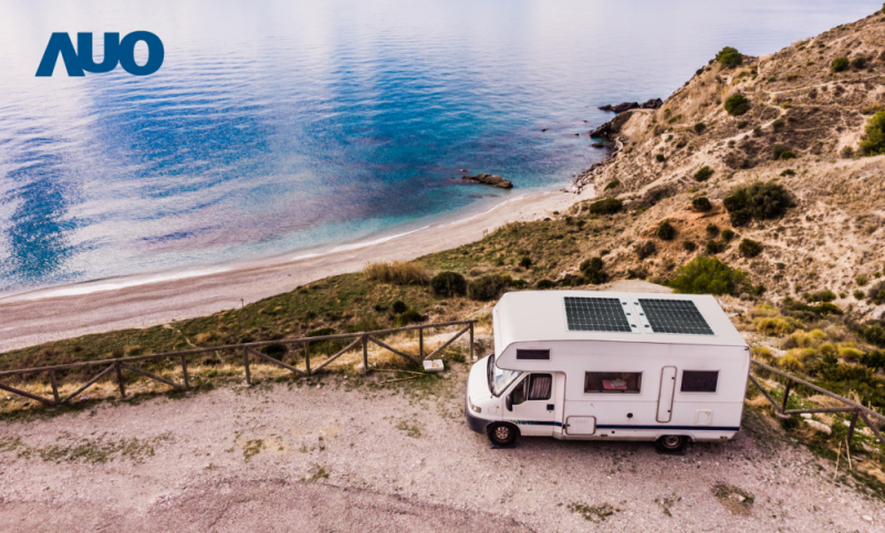 「可撓輕量化太陽光電板SunCurva」使用輕量特殊耐候型複合板取代傳統太陽能板的玻璃前板，不僅降低70%重量，每米平方僅3Kg；具有抗衝擊性能及通過電磁相容性測試，可應用於交通運輸工具，如露營車、遊艇等